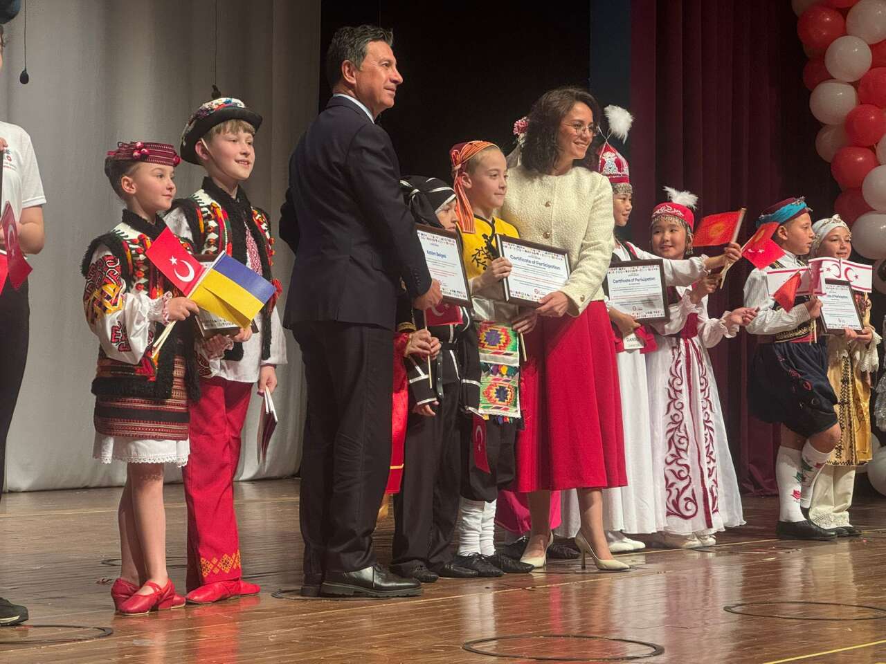 Muğla’da Uluslararası 23 Nisan Gala Gecesi: 5 Ülkeden Çocuklar Aynı Sahneyi Paylaştı 1